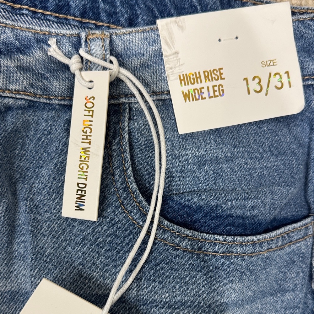 GOGO Wide-Leg Cuffed Jeans in Medium Blue - Picture 3 of 3
